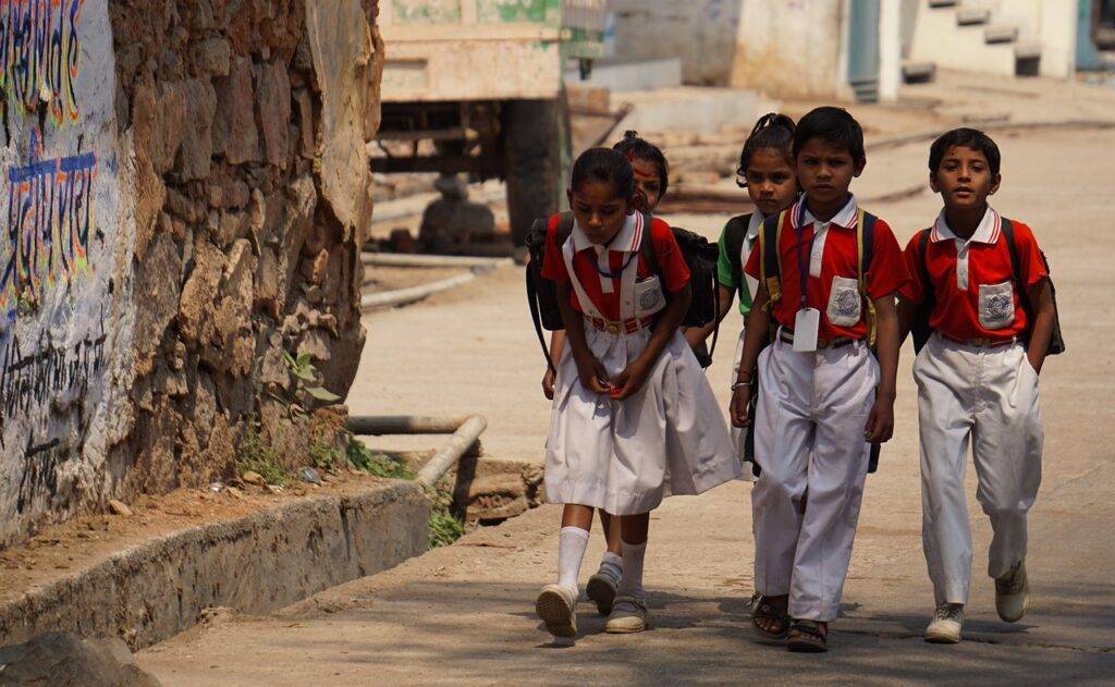 indian holiday, school children, smiling